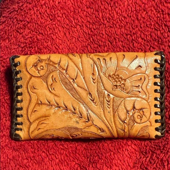 Handcrafted Tan Leather Wallet - Picture 3 of 5